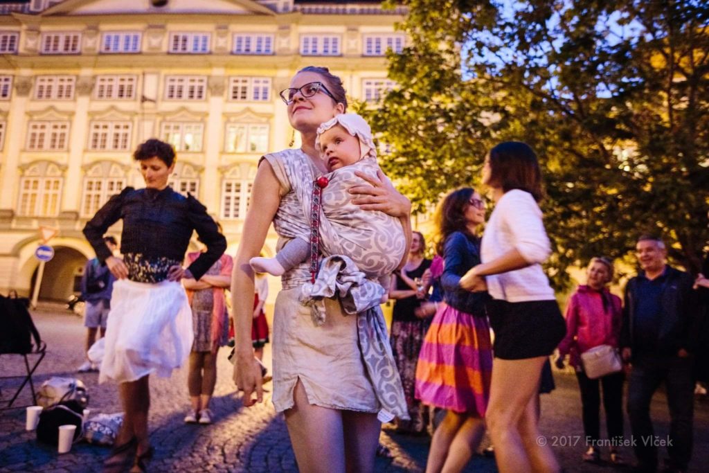 Nosíme děti – začátky